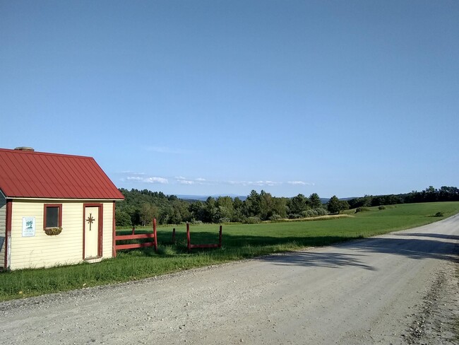 2063 E Hill Rd in Chester, VT - Building Photo - Building Photo