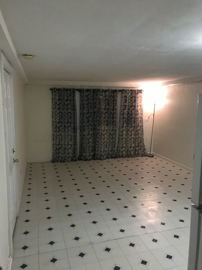 87 Salem St, Unit 1stFloor left, Unit 1stFloor left