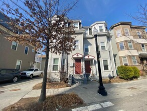 355 Western Ave, Unit 3 in Cambridge, MA - Building Photo - Building Photo