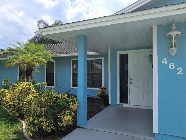 462 SW Dalton Cir