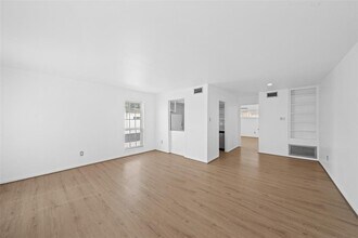 6410 Del Monte Dr in Houston, TX - Building Photo - Building Photo