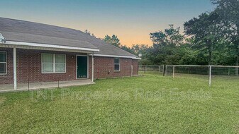 9939 Risky's Ranch Dr in College Station, TX - Building Photo