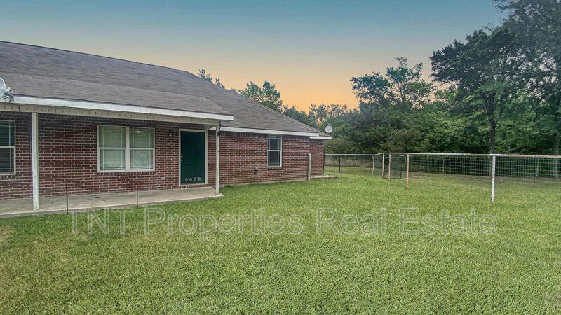 9939 Risky's Ranch Dr in College Station, TX - Building Photo