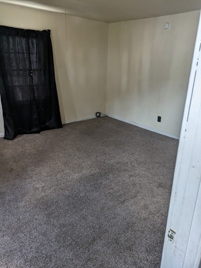 144 Virginia St, Unit b in Wheeling, WV - Building Photo - Building Photo