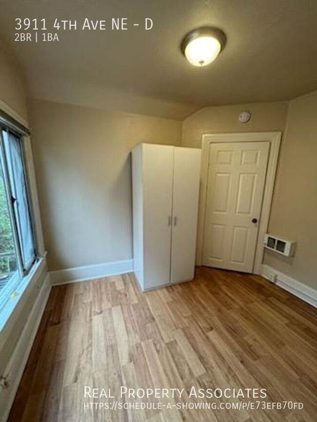3911 4th Ave NE in Seattle, WA - Building Photo - Building Photo
