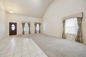 1035 Sadie St in Forney, TX - Foto de edificio - Building Photo