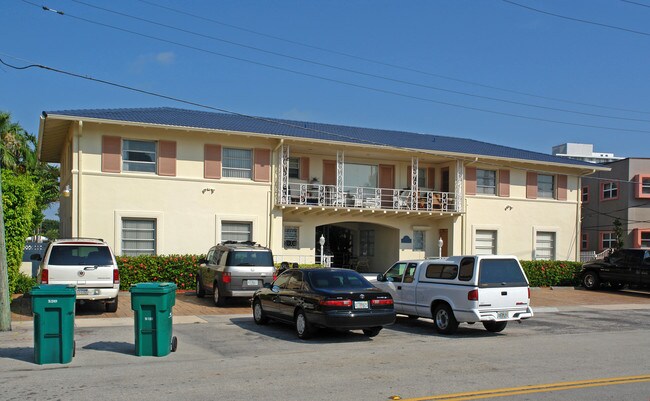 623 Bayshore Dr in Fort Lauderdale, FL - Building Photo - Building Photo