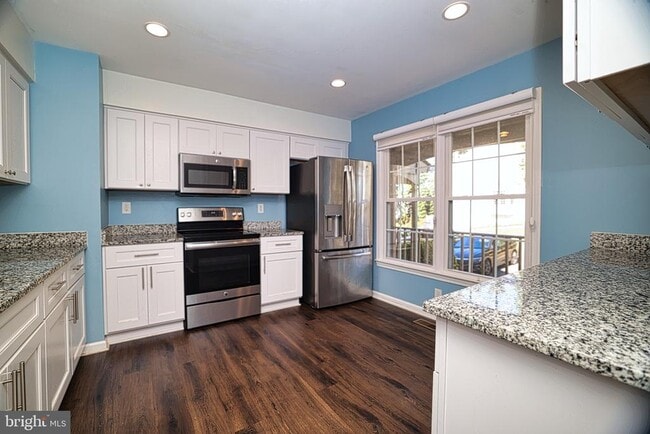 14436 Whisperwood Ct in Montclair, VA - Building Photo - Building Photo