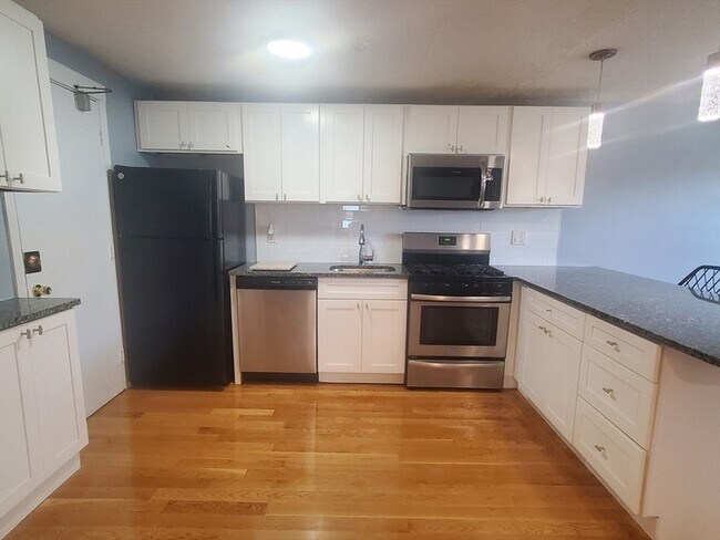 268 West St, Unit 8 in Quincy, MA - Building Photo - Building Photo