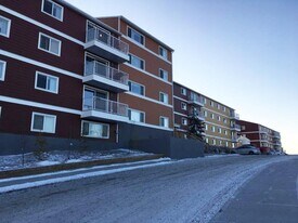 Aurora Pointe in Yellowknife, NT - Building Photo