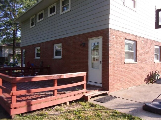 4660 Fishcreek Rd in Stow, OH - Foto de edificio - Building Photo