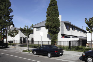 331-337 W Valencia Dr in Fullerton, CA - Building Photo