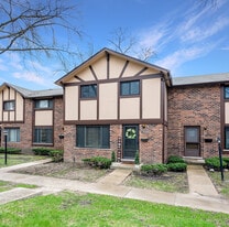 18W269 Kirkland Ln in Villa Park, IL - Building Photo