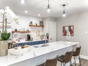 16Ten East in Denton, TX - Foto de edificio - Building Photo