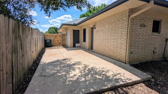 614 Bent Wood Dr in Leander, TX - Building Photo - Building Photo