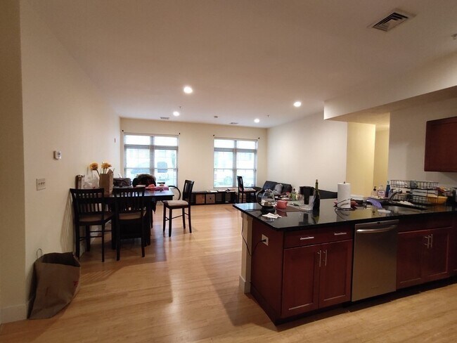 9 Gardner St, Unit 3 in Boston, MA - Building Photo - Building Photo