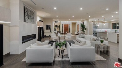 2408 Castle Heights Ave in Los Angeles, CA - Building Photo - Building Photo