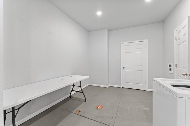 408 Academy St in Elroy, WI - Building Photo - Building Photo