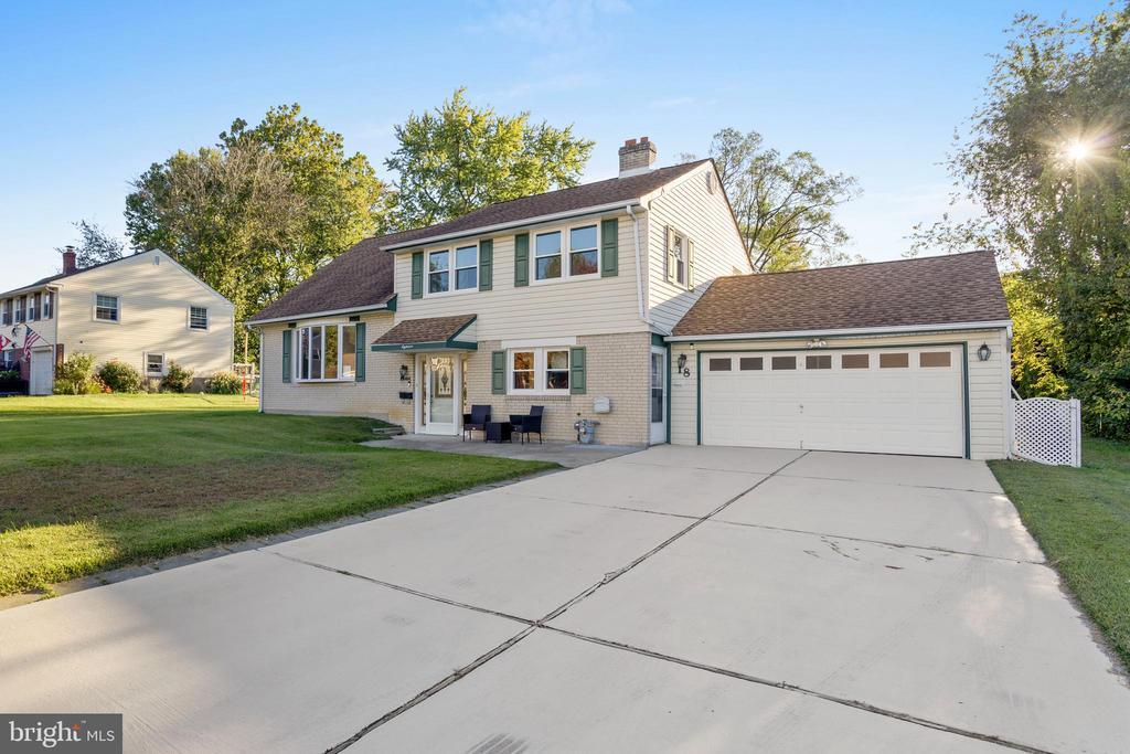 18 Cobblestone Ln in Aston, PA - Building Photo