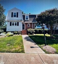 901 Hampshire Ct in Cary, NC - Building Photo