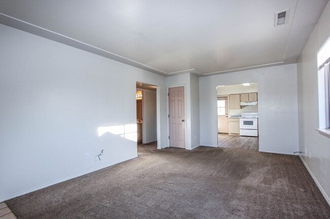 8040 E Lakeshore Dr in Prescott Valley, AZ - Building Photo - Building Photo