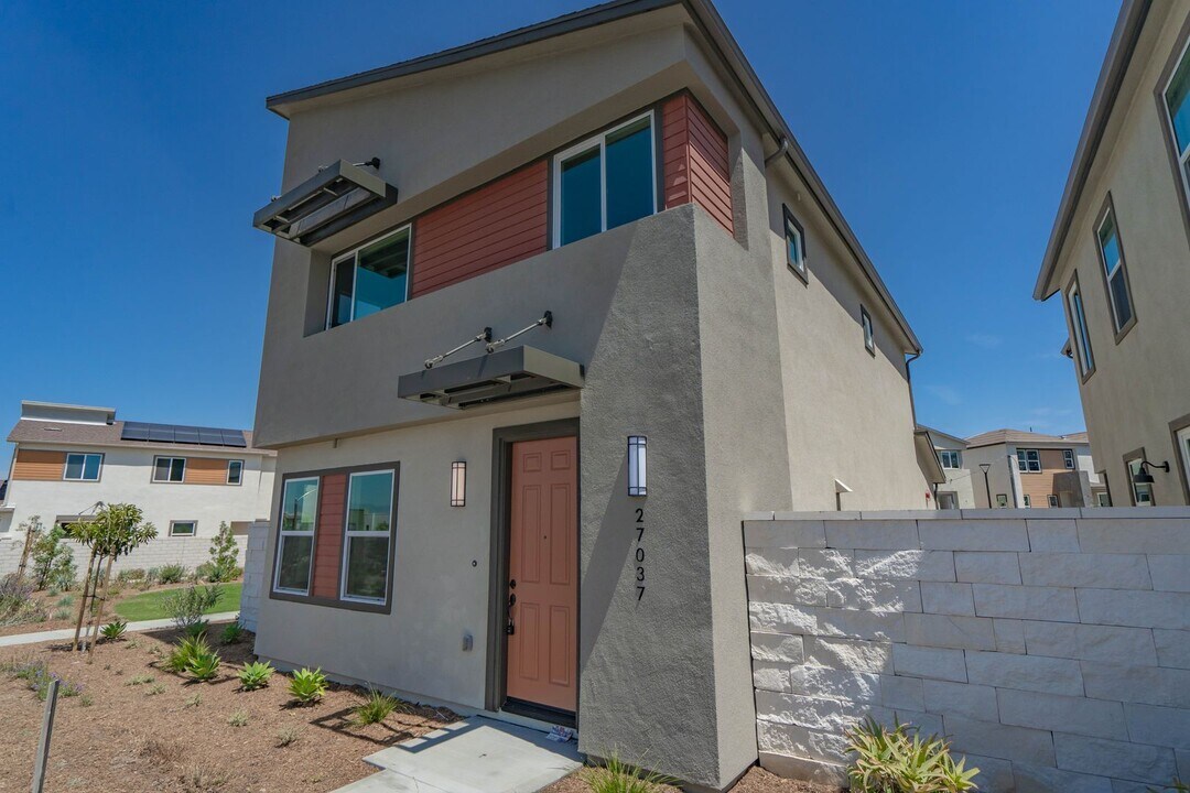 27037 Trail View Ln. in Valencia, CA - Building Photo