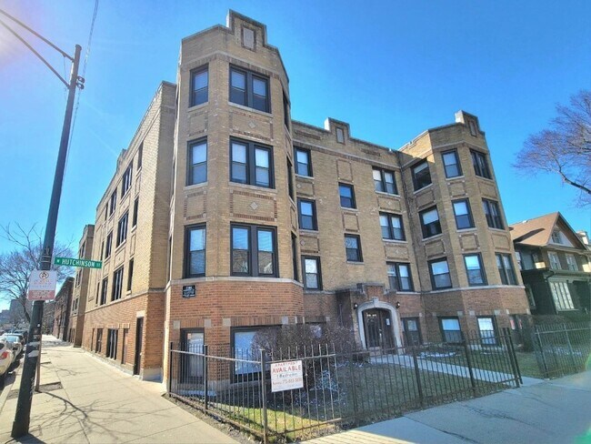 property at 4216 N Clark St