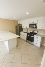 1906 Stewart St in Oceanside, CA - Foto de edificio - Building Photo