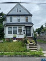 140 Phelps Ave in Englewood, NJ - Building Photo