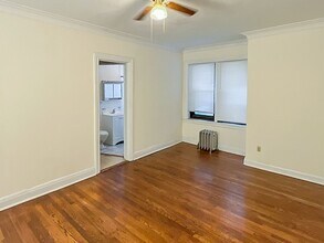 531 W Briar Pl, Unit 2G in Chicago, IL - Building Photo - Building Photo
