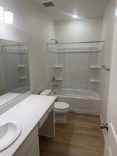 6320 Snow Beauty Wy in Hughson, CA - Building Photo - Building Photo