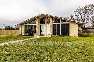 319 Gaiety Ln in San Antonio, TX - Building Photo - Building Photo