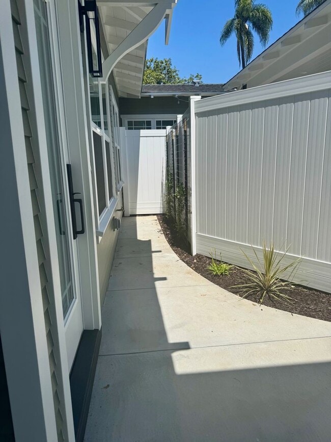 206 W Brookdale Pl in Fullerton, CA - Building Photo - Building Photo