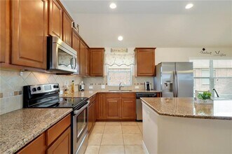 2002 S Ash Cove in Hutto, TX - Building Photo - Building Photo