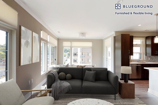 240 E Shore Rd in Great Neck, NY - Building Photo - Building Photo