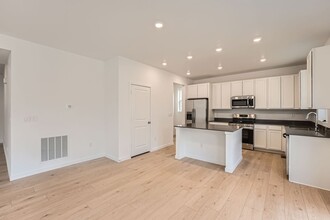 24736 E Evans Dr in Aurora, CO - Building Photo - Building Photo