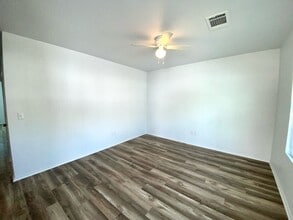 907 W 7th St in Bonham, TX - Building Photo - Building Photo