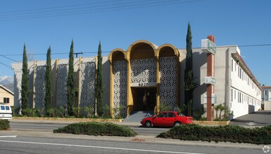 Townhouse Covina in Covina, CA - Foto de edificio - Building Photo