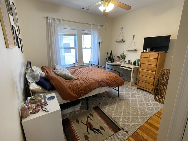 117 Yale St, Unit 1 in Medford, MA - Building Photo - Building Photo