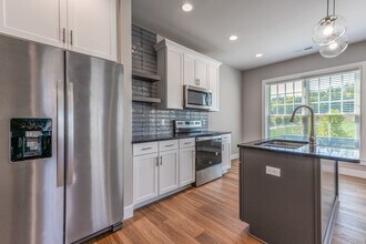 1438 Hastings Cres in Bridgeville, PA - Foto de edificio - Interior Photo