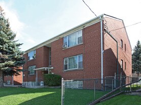 90 Trethewey Dr in Toronto, ON - Building Photo