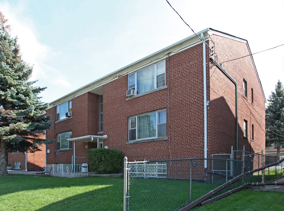 90 Trethewey Dr in Toronto, ON - Building Photo