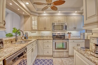 5640 Golf Pointe Dr in Sarasota, FL - Building Photo - Building Photo