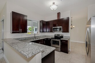 9334 SW 173rd Terrace in Palmetto Bay, FL - Building Photo - Building Photo