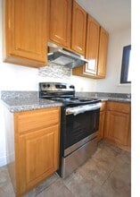 720 1st Ave in San Bruno, CA - Foto de edificio - Building Photo