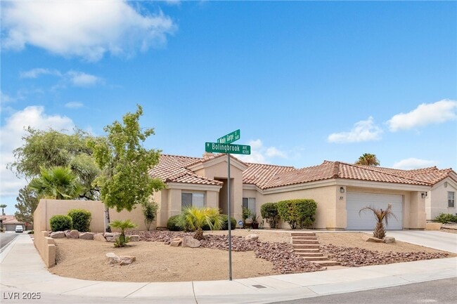 8201 Bolingbrook Ave in Las Vegas, NV - Foto de edificio - Building Photo