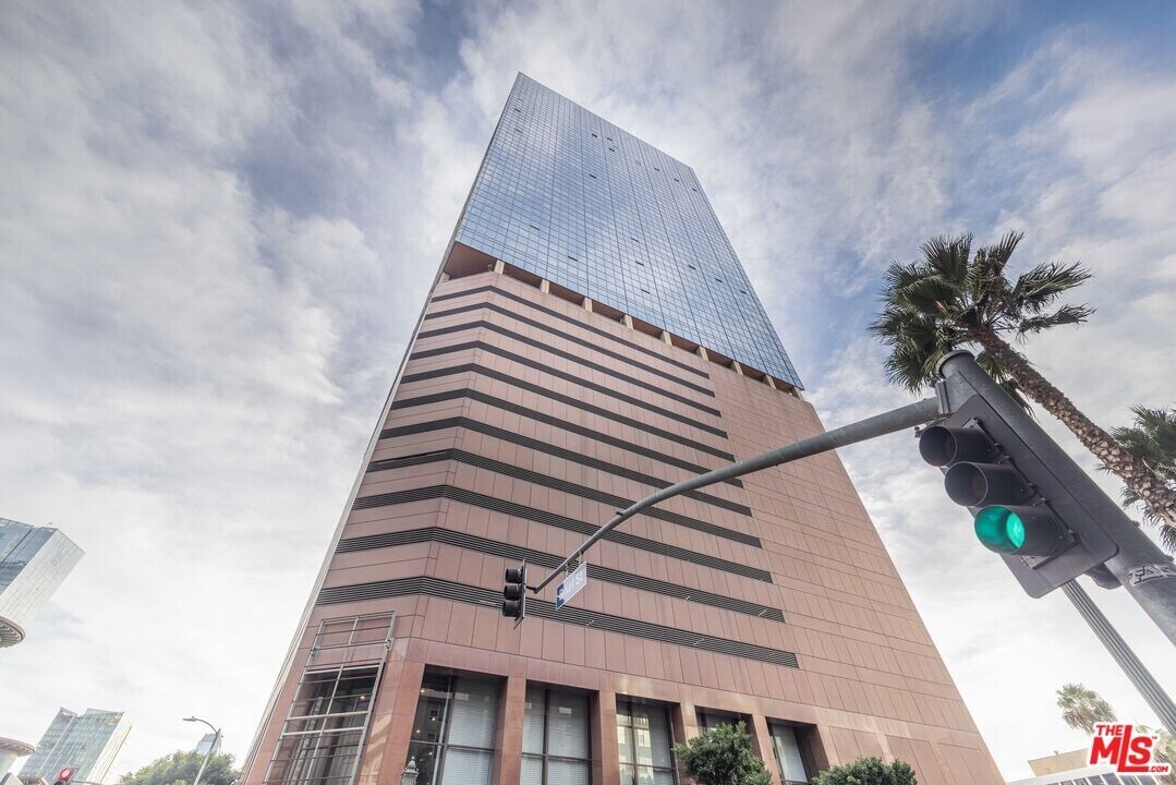 1100 Wilshire Blvd in Los Angeles, CA - Building Photo