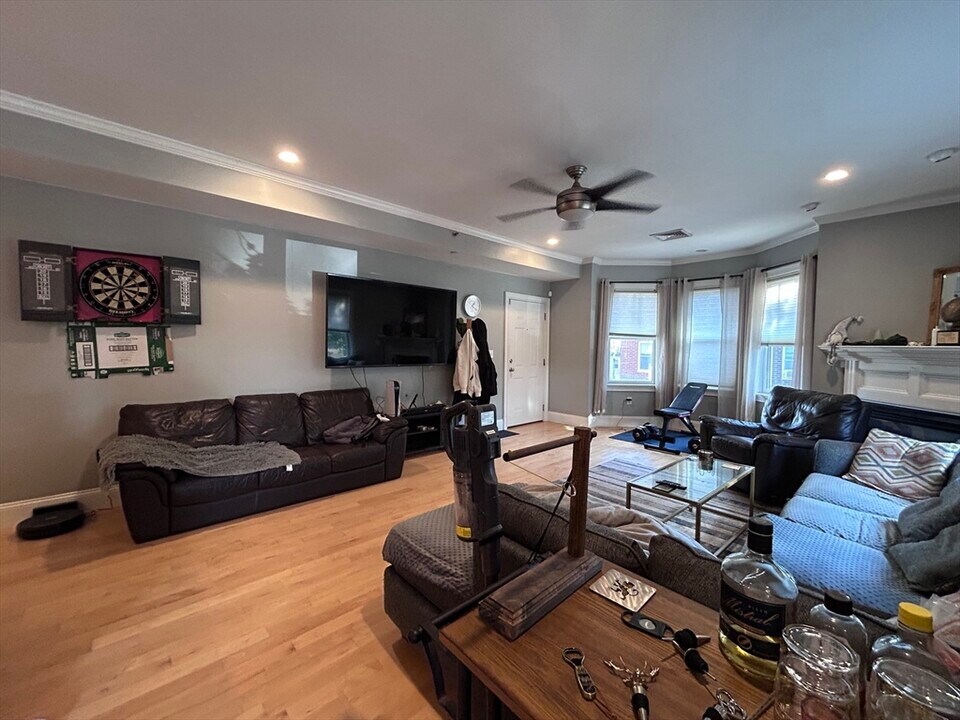 80 Brook St, Unit 2 in Quincy, MA - Foto de edificio