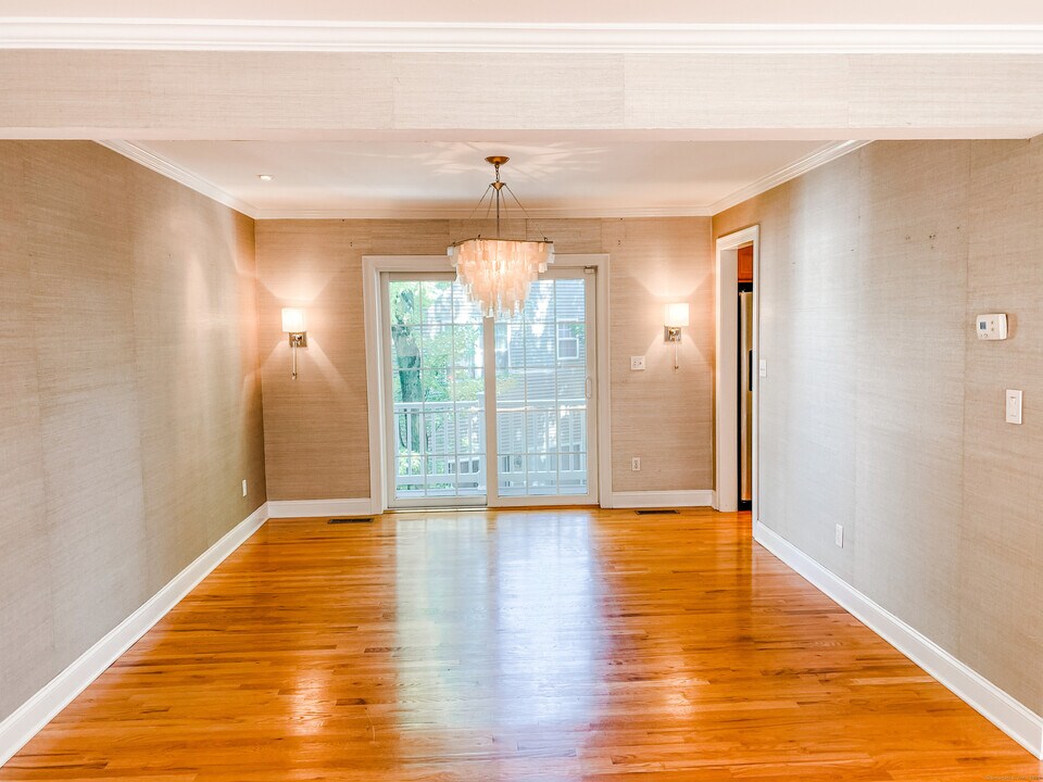 439 Glenbrook Rd in Stamford, CT - Building Photo