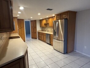 8320 Sanden Dr in Wesley Chapel, FL - Building Photo - Building Photo